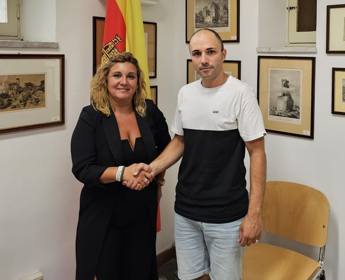 Raccolta dei rifiuti a Ventimiglia: incontro della Confesercenti con l'assessore Milena Raco Raccolta dei rifiuti a Ventimiglia: incontro della Confesercenti con l'assessore Milena Raco