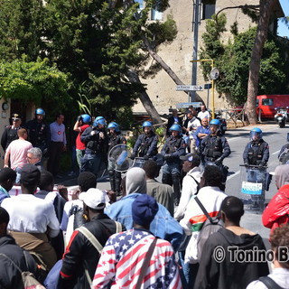 I fogli di via da Ventimiglia ai ragazzi solidali: il Comitato ‘Art.2’ “Una prassi contro la libertà di espressione” I fogli di via da Ventimiglia ai ragazzi solidali: il Comitato ‘Art.2’ “Una prassi contro la libertà di espressione”