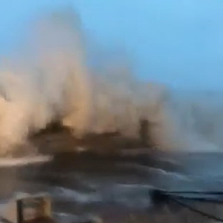 Sanremo: il video girato lunedì a Portosole durante la mareggiata ed un altro nel maggio 2010 Sanremo: il video girato lunedì a Portosole durante la mareggiata ed un altro nel maggio 2010