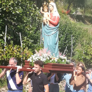 Ceriana celebra la Madonna della Villa: tre giorni di fede, musica e tradizione, via con il pellegrinaggio “Aux Flambeaux” al Santuario