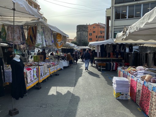Commercio su aree pubbliche a Sanremo: rinnovo delle concessioni prorogato al 30 giugno 2021 Commercio su aree pubbliche a Sanremo: rinnovo delle concessioni prorogato al 30 giugno 2021