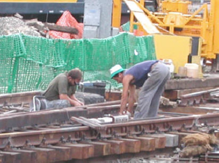 Imperia: macchina per manutenzione esce dai binari, quasi due ore di stop al traffico ferroviario