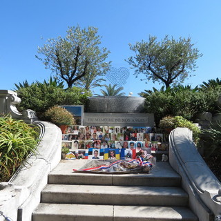 Nizza: domani l'anniversario della strage del 2016, 86 raggi di luce sulla Promenade des Anglais