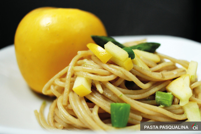 MercoledìVeg di Ortofruit: oggi prepariamo 'Pasta pasqualina con mela e asparagi' MercoledìVeg di Ortofruit: oggi prepariamo 'Pasta pasqualina con mela e asparagi'