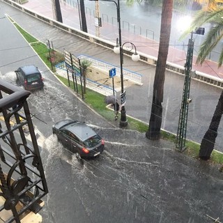 Molti interventi ancora in corso dopo i danni per l'acquazzone abbattutosi nel pomeriggio Molti interventi ancora in corso dopo i danni per l'acquazzone abbattutosi nel pomeriggio