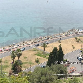 Ventimiglia: giornata tranquilla al confine per i migranti, sempre serrati i controlli delle forze dell'ordine francesi Ventimiglia: giornata tranquilla al confine per i migranti, sempre serrati i controlli delle forze dell'ordine francesi