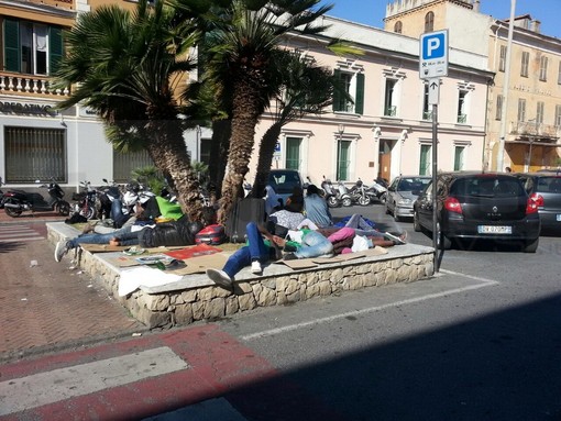 Ventimiglia: migranti occupano la stazione ferroviaria, il pensiero del Consigliere di opposizione Giovanni Ballestra Ventimiglia: migranti occupano la stazione ferroviaria, il pensiero del Consigliere di opposizione Giovanni Ballestra