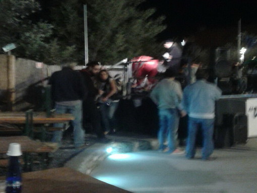 Diano Borganzo: un faretto cade su un musicista alla festa, lievi ferite ed intervento di 118 e Cri