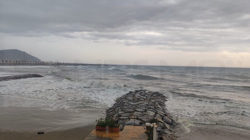 Maltempo, tregua temporanea nell’Imperiese: fino a 46 mm di pioggia a Diano Marina, attesi nuovi rovesci in serata Maltempo, tregua temporanea nell’Imperiese: fino a 46 mm di pioggia a Diano Marina, attesi nuovi rovesci in serata