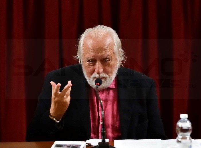 Imperia, stasera in Biblioteca Civica un viaggio dalla mitologia greca a Dante con Giuseppe Conte Imperia, stasera in Biblioteca Civica un viaggio dalla mitologia greca a Dante con Giuseppe Conte