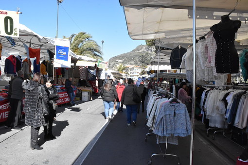 Ventimiglia: il mercato del venerdì non si farà domani, nessun accordo trovato oggi tra categorie e Amministrazione
