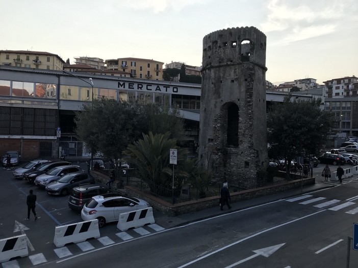 Sanremo punta sul verde: in cantiere il progetto per la riqualificazione attorno al Mercato Annonario Sanremo punta sul verde: in cantiere il progetto per la riqualificazione attorno al Mercato Annonario