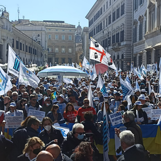 Più di 400 balneari liguri oggi a Roma per dire "Sì alla riforma, no alla rottamazione delle concessioni" Più di 400 balneari liguri oggi a Roma per dire "Sì alla riforma, no alla rottamazione delle concessioni"