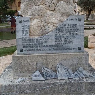 Taggia: distrutta targa ai caduti della Seconda Guerra Mondiale, Oggero (PD) "Atto vandalico e sfregio alla memoria" Taggia: distrutta targa ai caduti della Seconda Guerra Mondiale, Oggero (PD) "Atto vandalico e sfregio alla memoria"