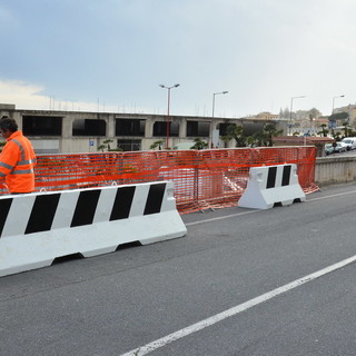 Sanremo: posizionati i 'New Jersey' sul lungomare nella zona del Sud-Est, già avviato il bando per la ricostruzione (Foto) Sanremo: posizionati i 'New Jersey' sul lungomare nella zona del Sud-Est, già avviato il bando per la ricostruzione (Foto)