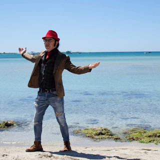 'Mister Pipoli' riparte alla grande! E' uscito il suo nuovo videoclip musicale 'Acqua e Fuoco' (VIDEO) 'Mister Pipoli' riparte alla grande! E' uscito il suo nuovo videoclip musicale 'Acqua e Fuoco' (VIDEO)