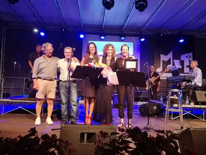 M&T Festival: ieri sul palco le emozioni, oggi le risate ed in scena la prima assoluta della commedia 'Quattro Ristoranti e un Funerale' M&T Festival: ieri sul palco le emozioni, oggi le risate ed in scena la prima assoluta della commedia 'Quattro Ristoranti e un Funerale'