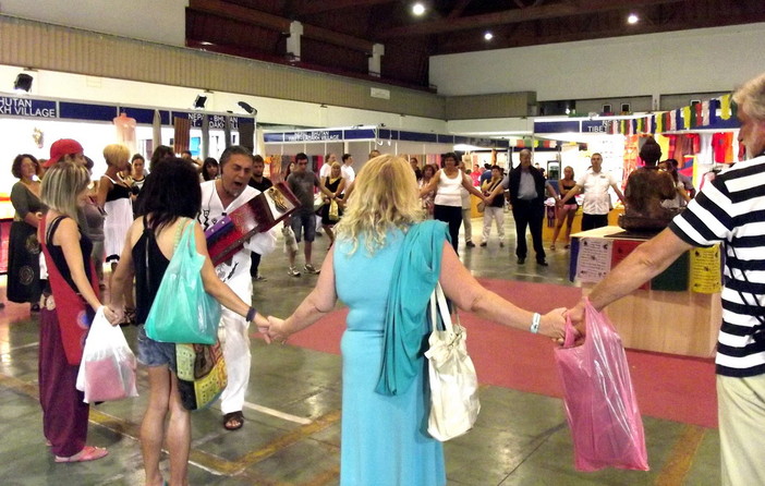 Mauro Giulianini Thamaak, sciamano del suono armonico conquista il pubblico del Moac di Sanremo