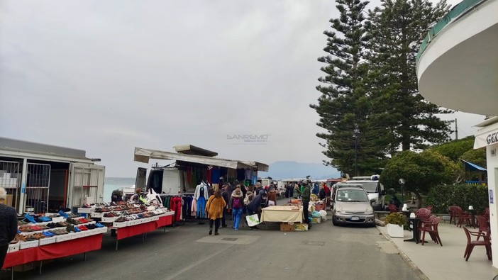Bordighera: lavori sul lungomare Argentina, banchi degli agricoltori spostati verso Ponente Bordighera: lavori sul lungomare Argentina, banchi degli agricoltori spostati verso Ponente