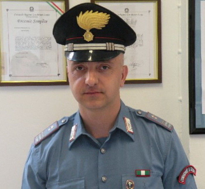 Mare in burrasca: salva surfista dall’annegamento, medaglia al merito civile per il Comandante dei Carabinieri di Bordighera Raffaele Pace Mare in burrasca: salva surfista dall’annegamento, medaglia al merito civile per il Comandante dei Carabinieri di Bordighera Raffaele Pace