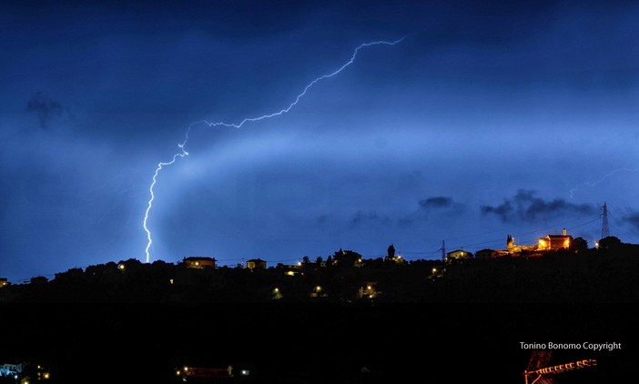 Maltempo in arrivo: piogge e temporali sulla nostra provincia tra le 14 e le 22, allerta gialla prolungata fino alle 2 di notte Maltempo in arrivo: piogge e temporali sulla nostra provincia tra le 14 e le 22, allerta gialla prolungata fino alle 2 di notte