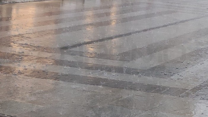 Maltempo sul Ponente. Scesi tra 20 e 30 millimetri di pioggia, revocata l'ordinanza per gli ombrelli all'Ariston Maltempo sul Ponente. Scesi tra 20 e 30 millimetri di pioggia, revocata l'ordinanza per gli ombrelli all'Ariston