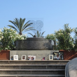 Il Memoriale alle vittime nel giardino di Villa Massena a Nizza