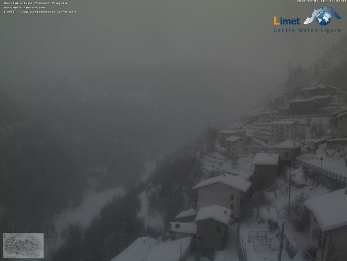 Monesi sotto la neve questa mattina
