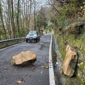Maltempo sulla provincia: altri massi cadono sulla strada tra Sanremo e San Romolo (Foto) Maltempo sulla provincia: altri massi cadono sulla strada tra Sanremo e San Romolo (Foto)