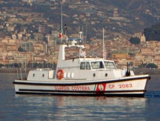 Sanremo: tre surfisti in difficoltà, interviene Motov Sanremo: tre surfisti in difficoltà, interviene Motov