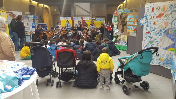 Sanremo: anche i bimbi del nido d'infanzia 'Arcobaleno' al convegno 'Mare d'Amare' di Santa Tecla Sanremo: anche i bimbi del nido d'infanzia 'Arcobaleno' al convegno 'Mare d'Amare' di Santa Tecla