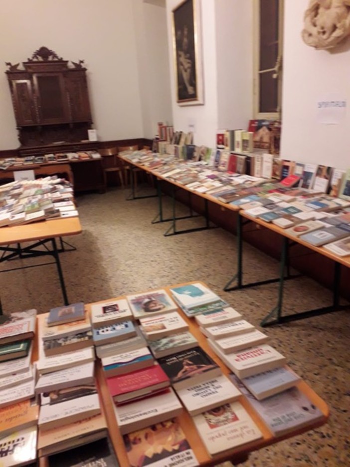 Bordighera: 1000 libri... e apertura della biblioteca fino al 22 dicembre all'Ex Seminario