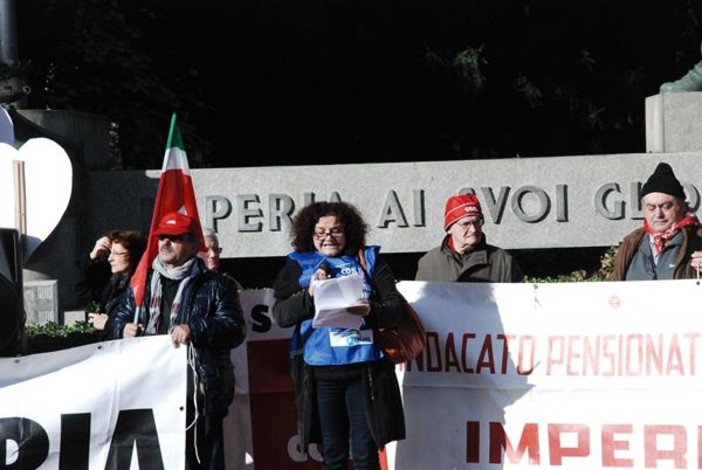 Sciopero generale anche nell'imperiese: in 400 hanno partecipato alla manifestazione indetta da Cgil e Uil questa mattina Sciopero generale anche nell'imperiese: in 400 hanno partecipato alla manifestazione indetta da Cgil e Uil questa mattina