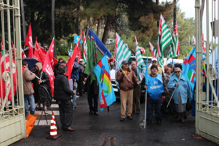 Imperia: domani sciopero dei dipendenti della Pubblica Amministrazione, presidio dei sindacati davanti alla Prefettura Imperia: domani sciopero dei dipendenti della Pubblica Amministrazione, presidio dei sindacati davanti alla Prefettura