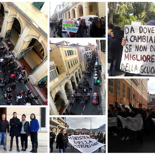 Imperia invasa per lo sciopero degli studenti che urlano a tutti 'Le scuole sono in pericolo' (Foto e Video) Imperia invasa per lo sciopero degli studenti che urlano a tutti 'Le scuole sono in pericolo' (Foto e Video)