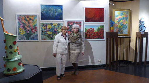 La sanremese Laura Funaro giovedì scorso all'inaugurazione della mostra di Milly Miola a Genova