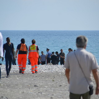 Ventimiglia: quasi certamente morto il giovane finito in acqua oggi pomeriggio, ricerche in corso (Foto e Video) Ventimiglia: quasi certamente morto il giovane finito in acqua oggi pomeriggio, ricerche in corso (Foto e Video)
