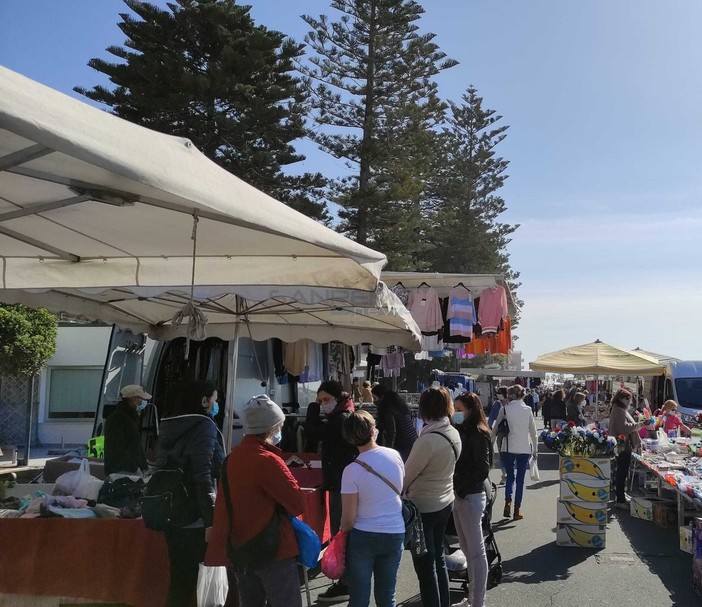 Le immagini dal mercato di Bordighera Le immagini dal mercato di Bordighera