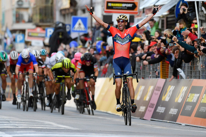 Arrivo della Milano-Sanremo l'8 agosto: il Comune cancella il mercato del sabato e sospende l'allargamento dei dehors in corso Mombello
