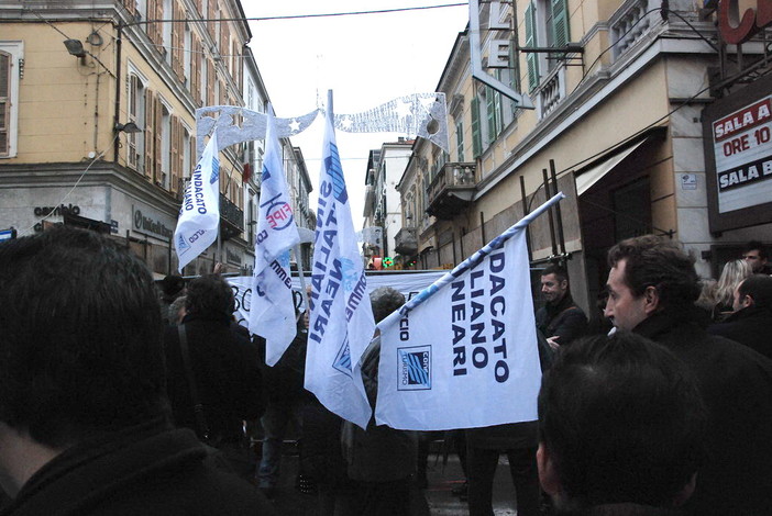I ringraziamenti della Confcommercio al Sindaco ed alle forze dell'ordine per la manifestazione del 28 gennaio I ringraziamenti della Confcommercio al Sindaco ed alle forze dell'ordine per la manifestazione del 28 gennaio