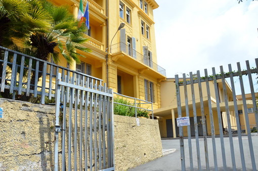 Sanremo: bagni fuori servizio al Liceo Cassini da lunedì scorso, iniziati questa mattina i lavori di ripristino