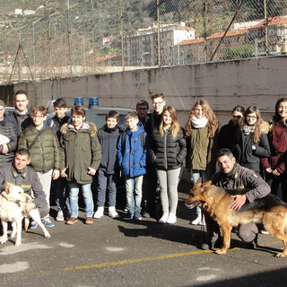 Oltre 200 alunni della Media 'Biancheri' sul territorio ventimigliese per incontrare le Istituzioni Oltre 200 alunni della Media 'Biancheri' sul territorio ventimigliese per incontrare le Istituzioni