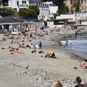 Sanremo, revocato il divieto di balneazione alla Bussola: via libera ai bagni da Foce Levante ai Bagni Matuzia Sanremo, revocato il divieto di balneazione alla Bussola: via libera ai bagni da Foce Levante ai Bagni Matuzia