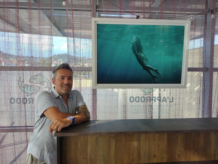 Inaugurata al ‘L’Approdo’ di Imperia la mostra ‘Del flüire’ del fotografo Riccardo Bandiera Inaugurata al ‘L’Approdo’ di Imperia la mostra ‘Del flüire’ del fotografo Riccardo Bandiera