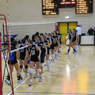 Imperia: le ragazze della Maurina volley impegnate contro il Ceparana, in uno scontro al vertice