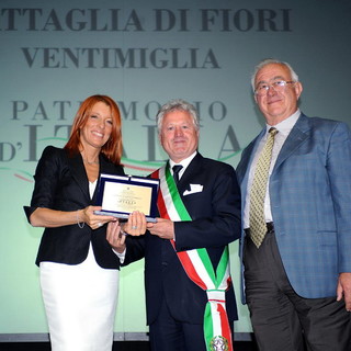 Ventimiglia: per la Battaglia di Fiori, consegnato alla città il premio speciale del ministero per la Tradizione Popolare