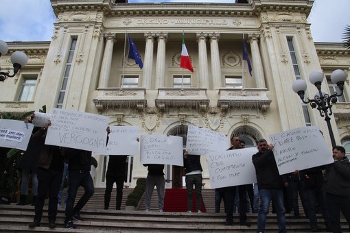 Le immagini della manifestazione davanti al casinò