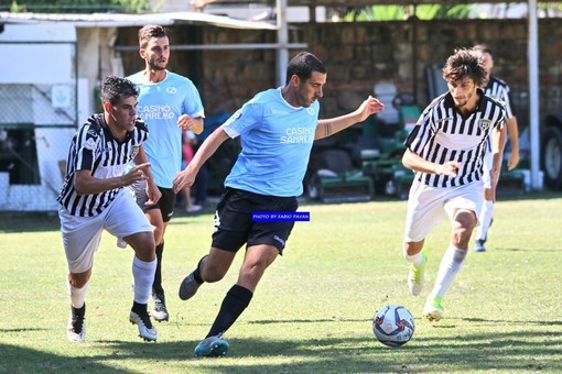 Max Taddei in azione con la maglia della Sanremese Max Taddei in azione con la maglia della Sanremese