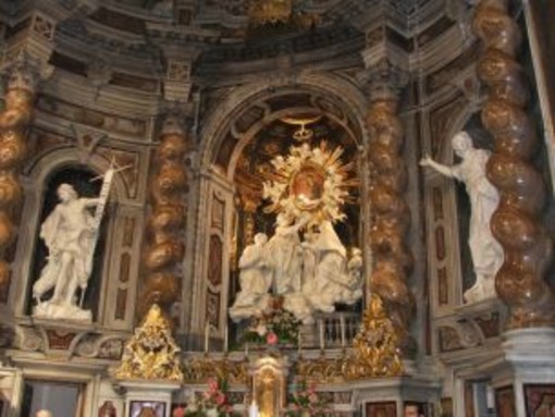 Sanremo: domani alla Madonna della Costa, il rito della 'benedizione della gola' Sanremo: domani alla Madonna della Costa, il rito della 'benedizione della gola'
