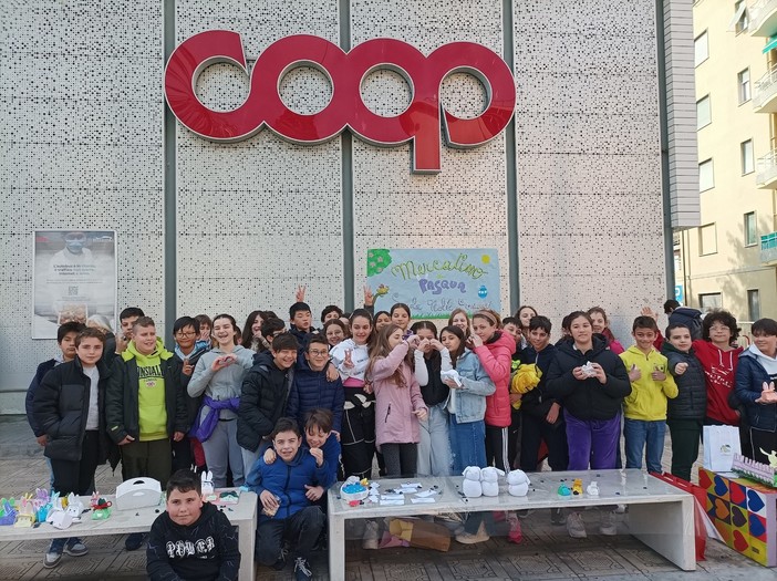 Sanremo: mercatino di Pasqua per gli alunni della scuola media 'Nobel' Sanremo: mercatino di Pasqua per gli alunni della scuola media 'Nobel'